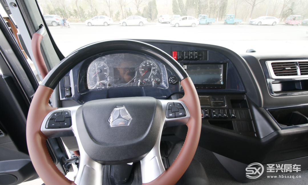 汕德卡底盤打造升降床房車，兩張床位，空間寬敞！-3.png