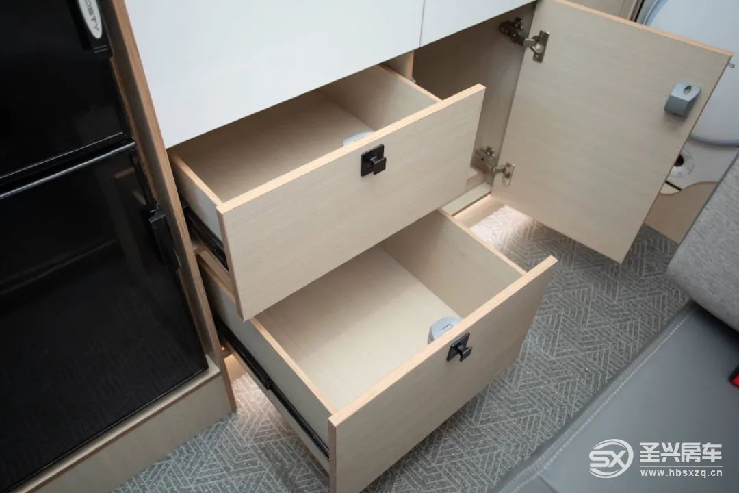 野性十足，四驅(qū)還帶差速鎖，宇通全新皮卡房車來襲，開啟你的探險(xiǎn)之旅-30.jpg