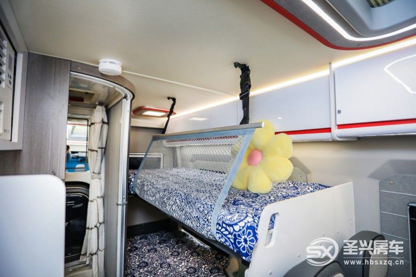 48V電路系統(tǒng)，獨(dú)立續(xù)航可維持3天，宇通全新B311豪享版房車等你來發(fā)現(xiàn)！get?code=YWM0MGE1MDY1MDQ2NmM3ZWRkMTdiMjVhOTUwYTA3NDksMTY2NzAzNjIzMjg2OA==