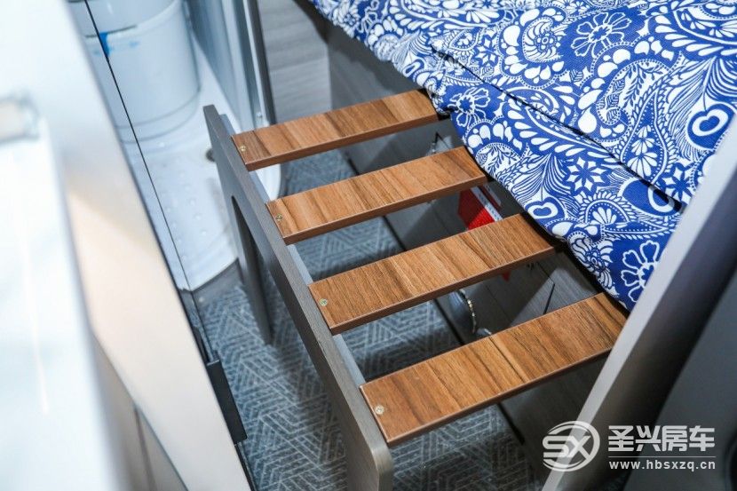 48V電路系統(tǒng)，獨(dú)立續(xù)航可維持3天，宇通全新B311豪享版房車等你來發(fā)現(xiàn)！get?code=MWZiYjk5Y2M4MzkzZjI3YWNiNTYyY2NhZTY0ODdjNzMsMTY2NzAzNjIzMjg2OA==