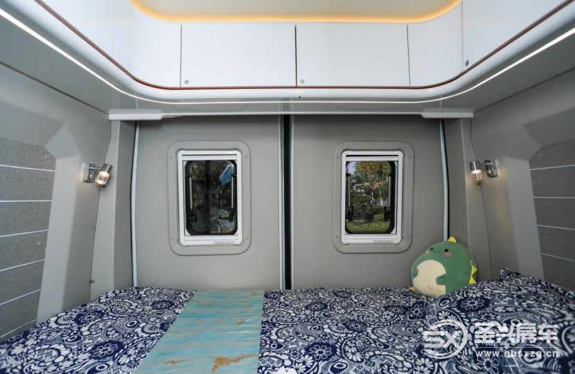48V電路系統(tǒng)，獨(dú)立續(xù)航可維持3天，宇通全新B311豪享版房車等你來發(fā)現(xiàn)！get?code=OTIwZGEwNGIwNmI1MGU1YzBkNWQ0ZTRlMDIxMzUyYTIsMTY2NzAzNjIzMjg2OA==