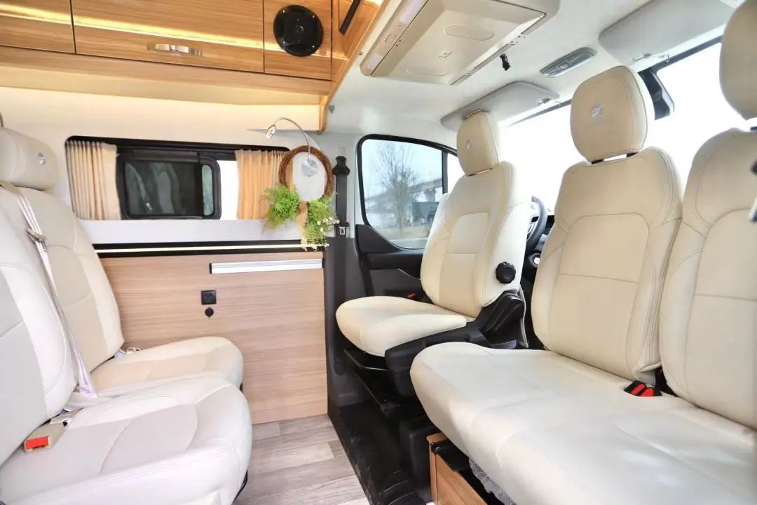 用福特T6底盤打造的小房車長什么樣？動力強、配置高，主打一個性價比-2.jpg