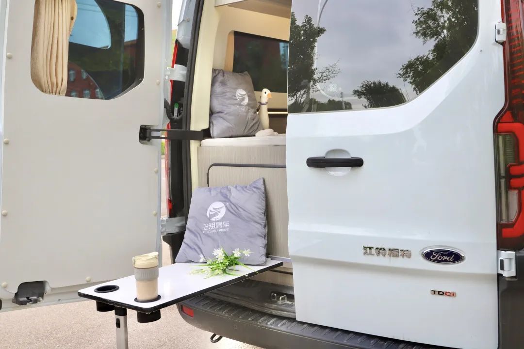 用福特T6底盤打造的小房車長什么樣？動力強、配置高，主打一個性價比-17.jpg