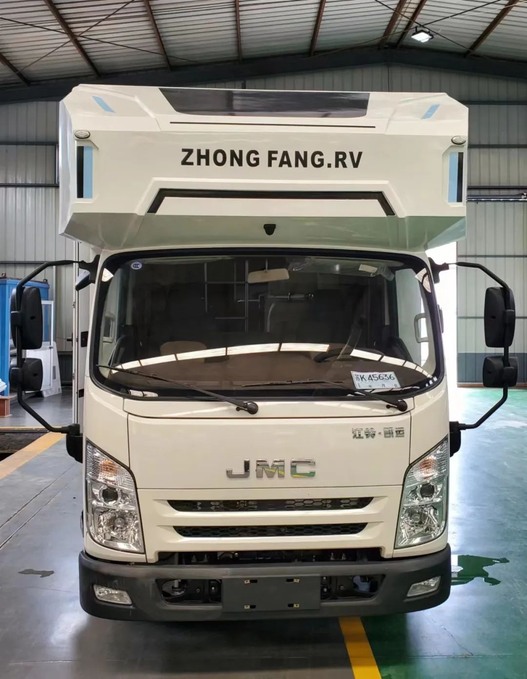 輕卡C型房車，實(shí)木內(nèi)飾，同時具備超大廚房區(qū)，支持48伏系統(tǒng)，支持個性化定制-1.jpg