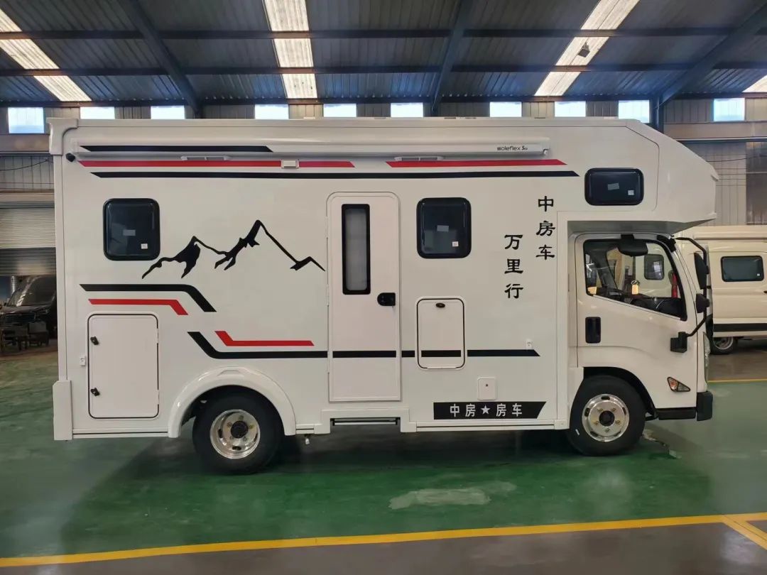 輕卡C型房車，實(shí)木內(nèi)飾，同時具備超大廚房區(qū)，支持48伏系統(tǒng)，支持個性化定制-3.jpg