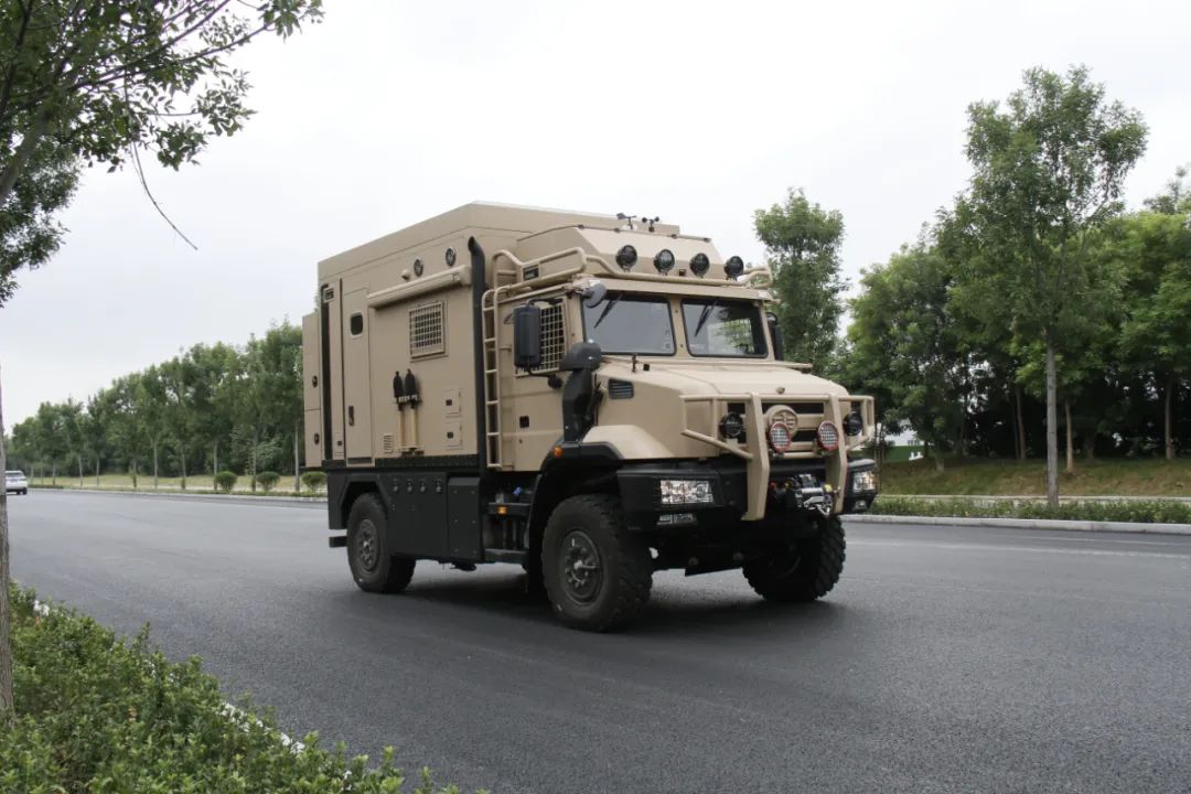 一汽解放·雪鷹房車，真正的越野房車，藍(lán)牌C照輕松駕馭-6.jpg