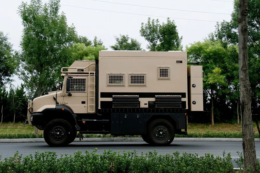 一汽解放·雪鷹房車，真正的越野房車，藍(lán)牌C照輕松駕馭-8.jpg