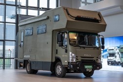 慶鈴五十鈴700P越野房車(chē)